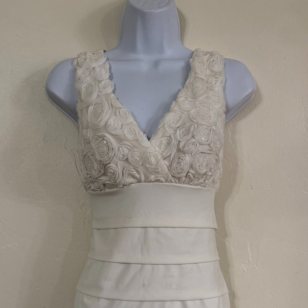 EnFocus Studio White Floral Cocktail Dress Size 10 Knee length